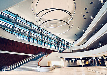 CCH - Congress Center Hamburg entrance hall, © Hamburg Messe und Congress / Jürgen Nerger