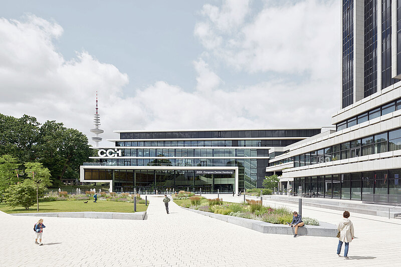 CCH - Vorplatz und Hotel CCH - Vorplatz und Hotel