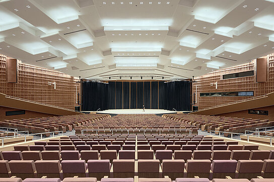 CCH Saal 1 /  © Planung Arbeitsgemeinschaft agnLeusmann mit TIM HUPE Architekten, Hamburg 