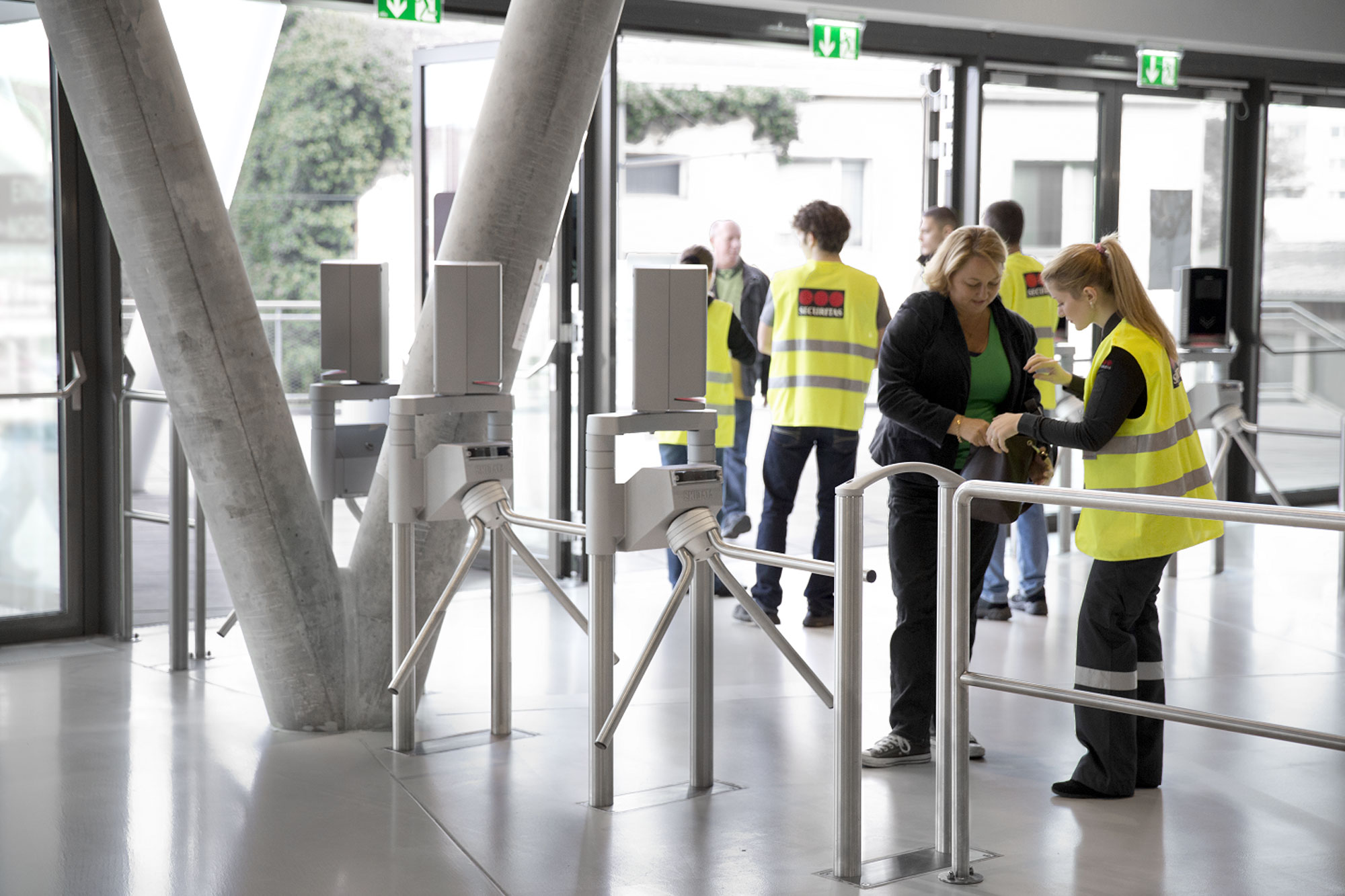 Sicherheit Sicherheitskontrolle am Eingang Mitte der Hamburger Messe